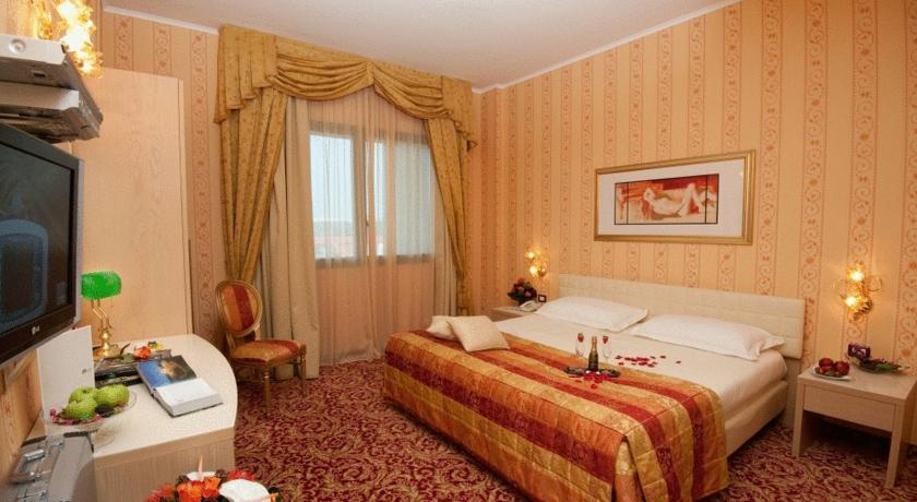 Uniqo Hotel ****