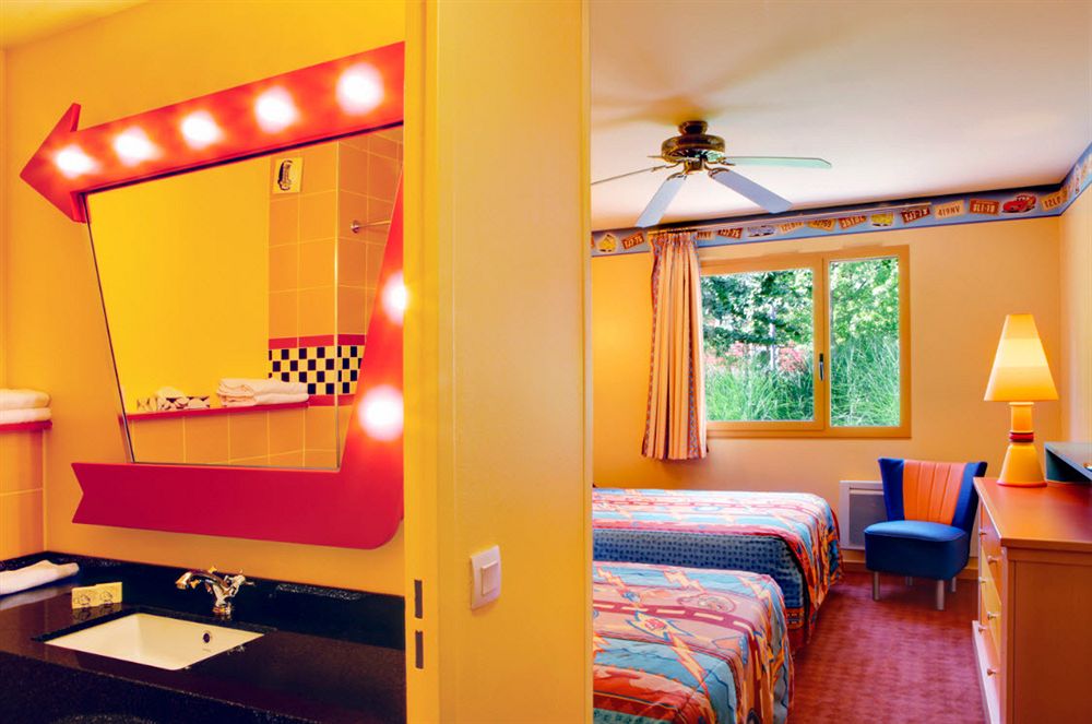 DISNEY`S HOTEL SANTA FE **