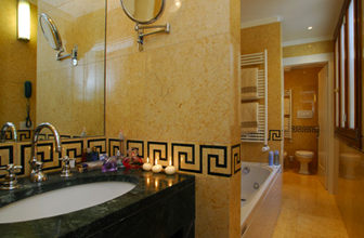 DONA PALACE ****